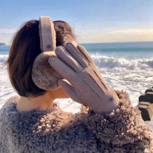 Alternative view of Beech Forest Gloves Mushroom